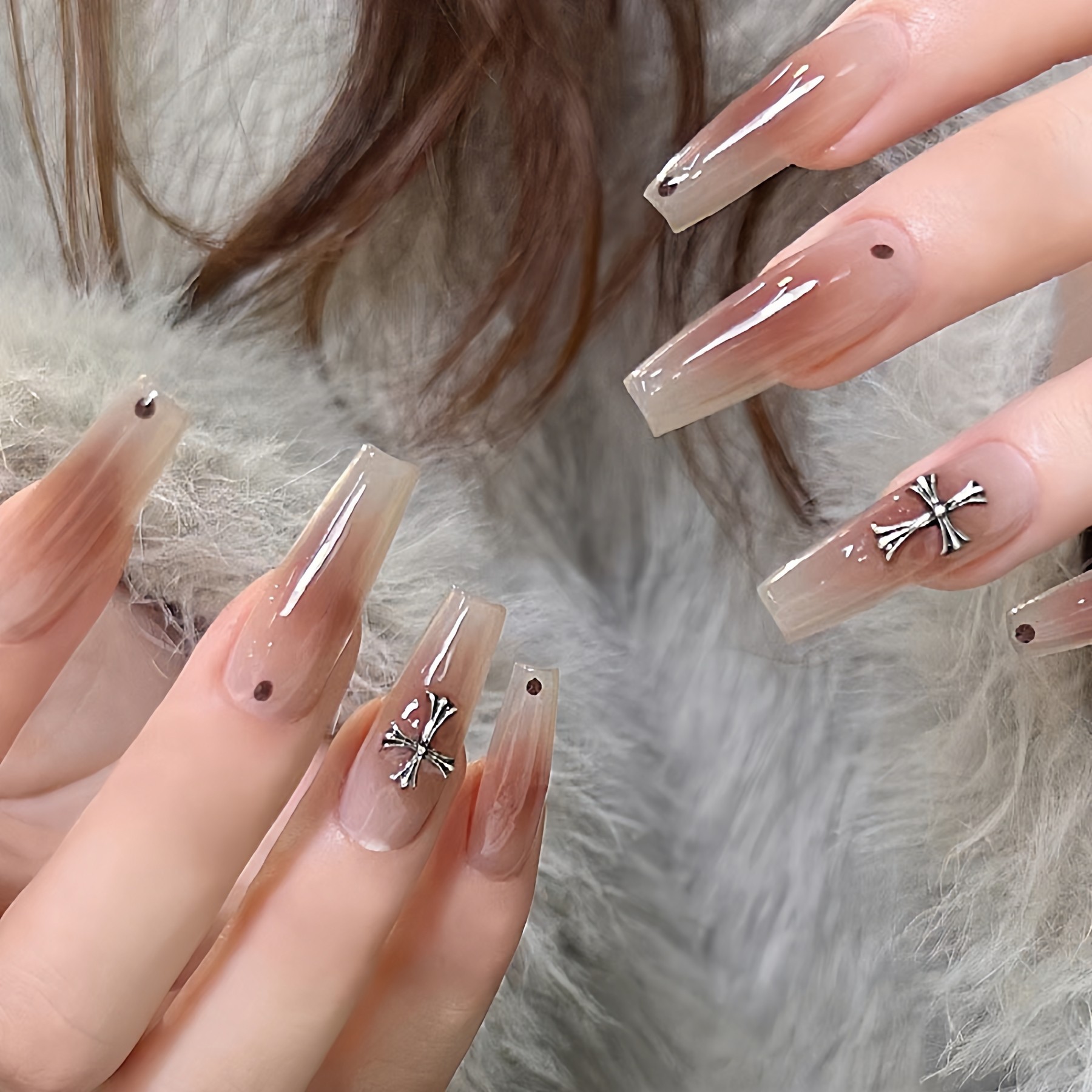 红棕色腮红十字架显白穿戴甲