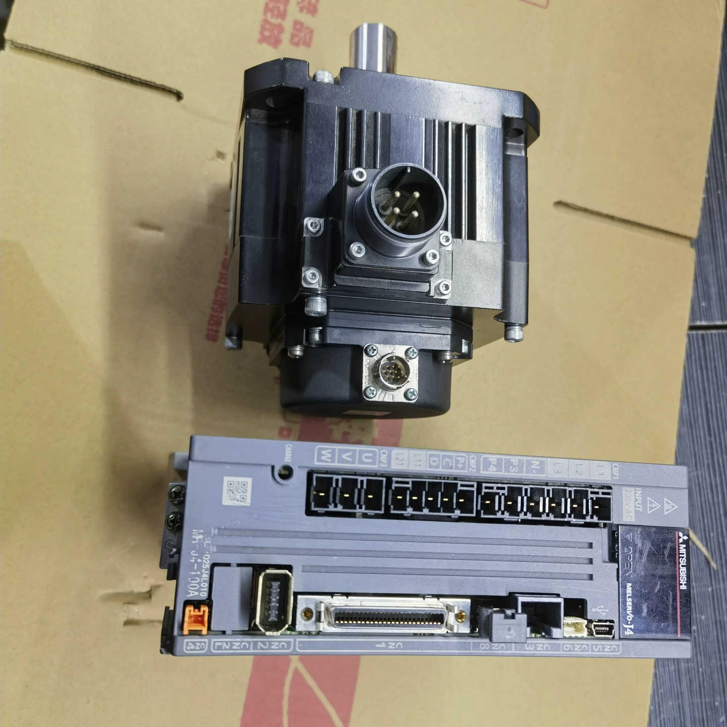 二手三菱伺服驱动器电机  MR-J4-100A  HG-SR