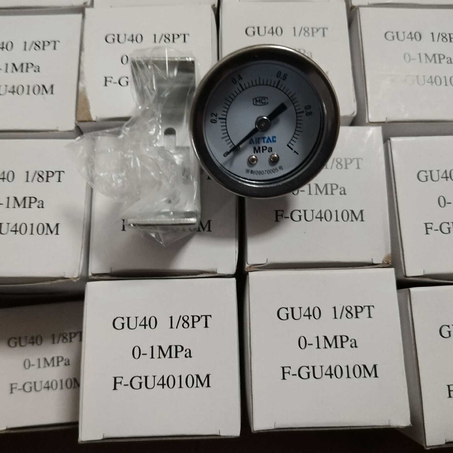 原装亚德客面板安装压力表F-GU4010M