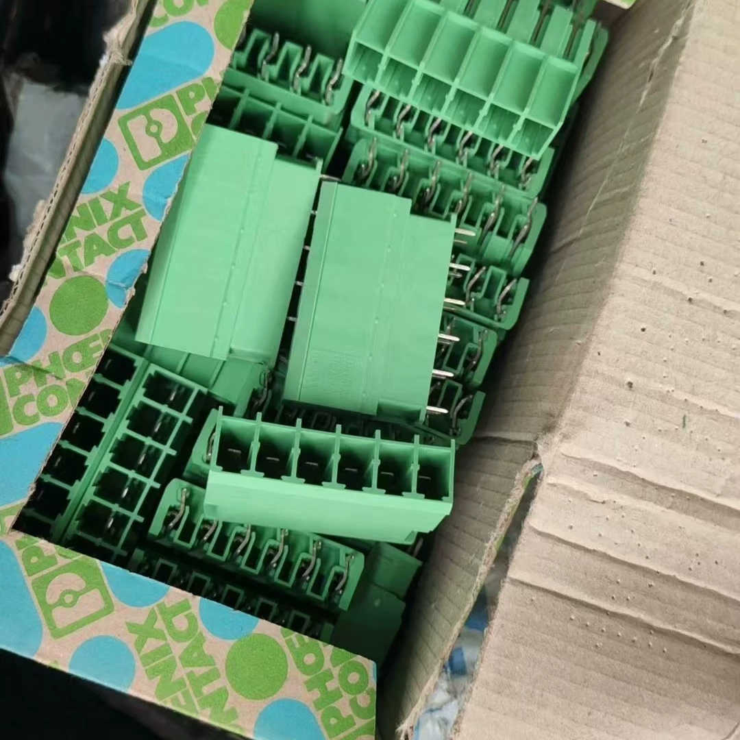 1804726菲尼克斯PCV 4/ 6-G-7.62插座18