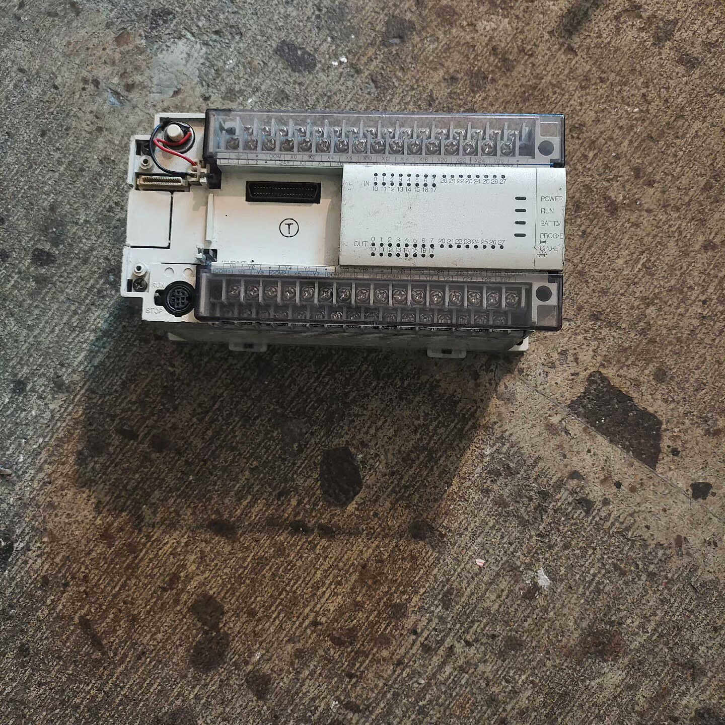 二手拆机三菱，FX2N一48MT一001，PLC，外壳有一点