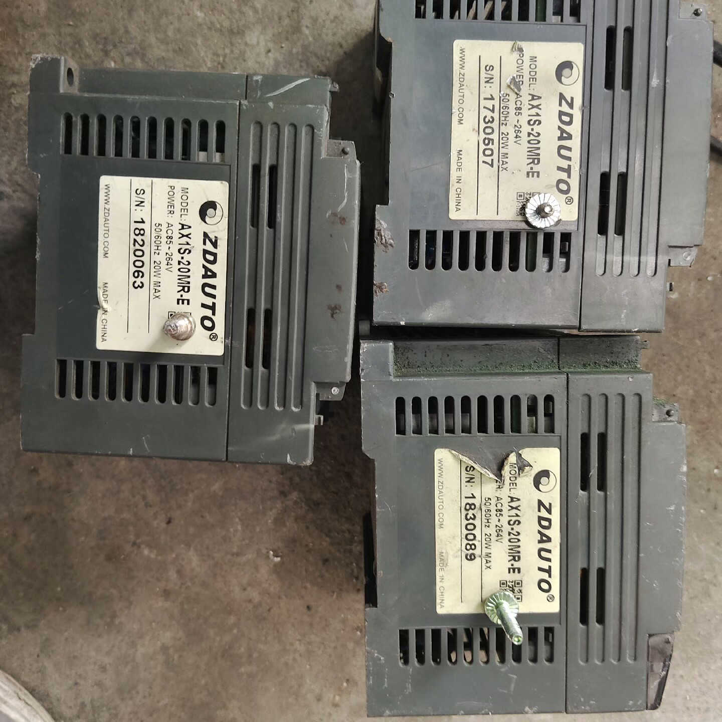 AX1S-14  有两个 AX1S-20MR-E 拆机四个智