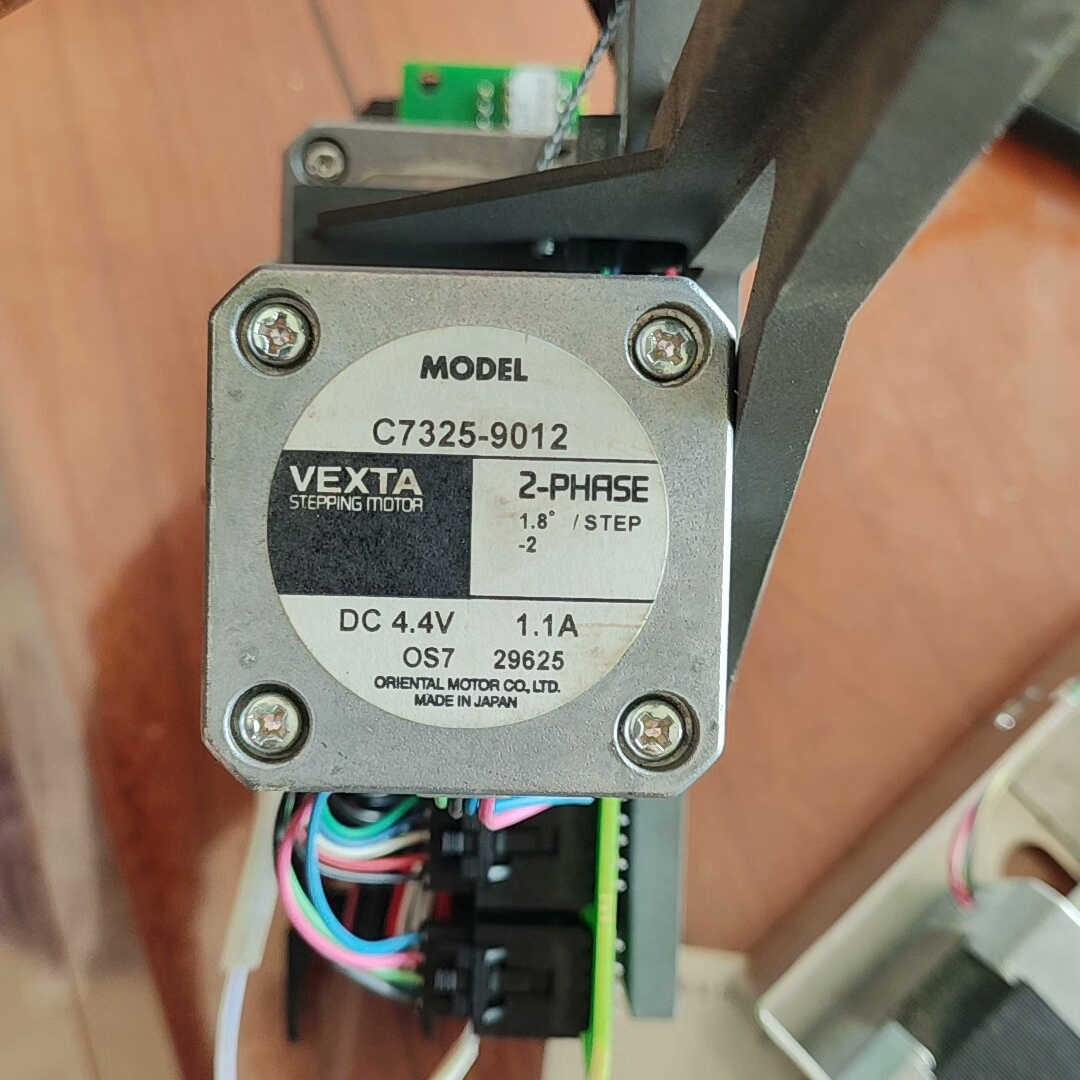东方步进电机拆机四台，C7325-9012,成色如图，拆机包