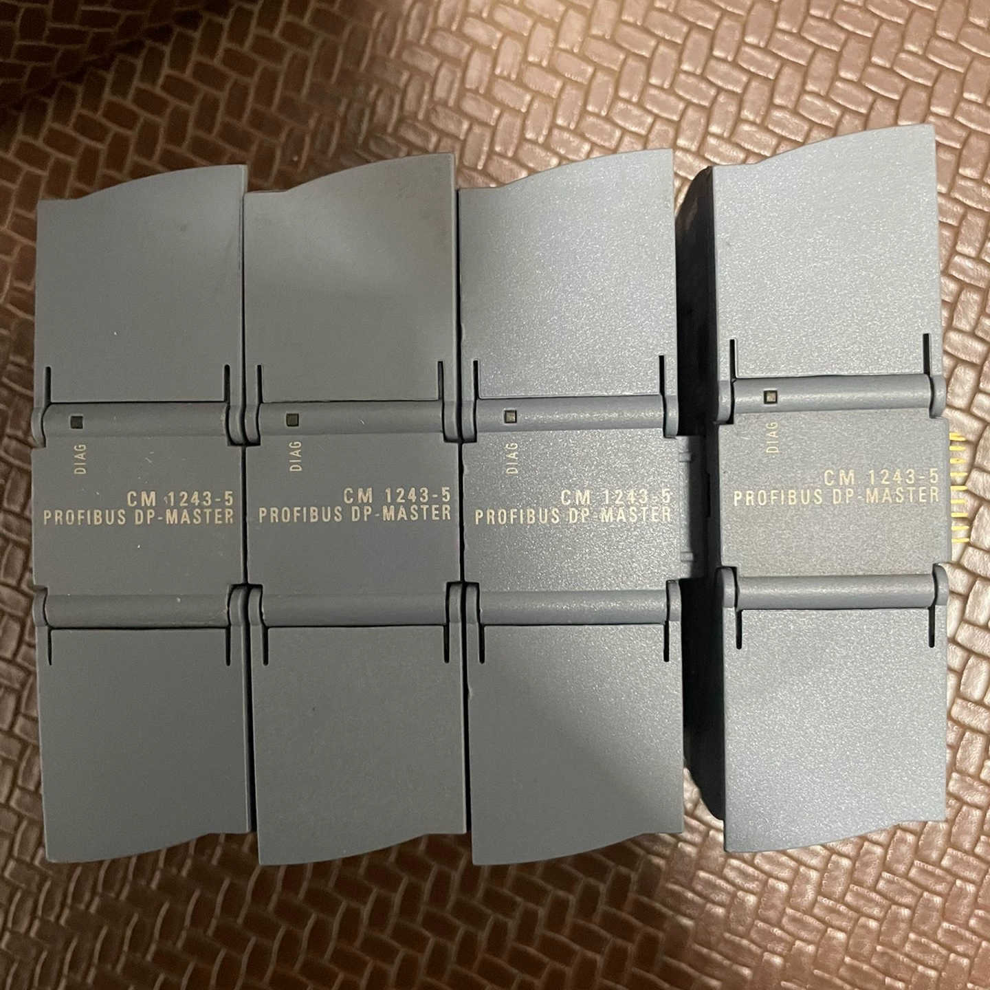 S7-1200主战模块 243-5DX30-0XE0，