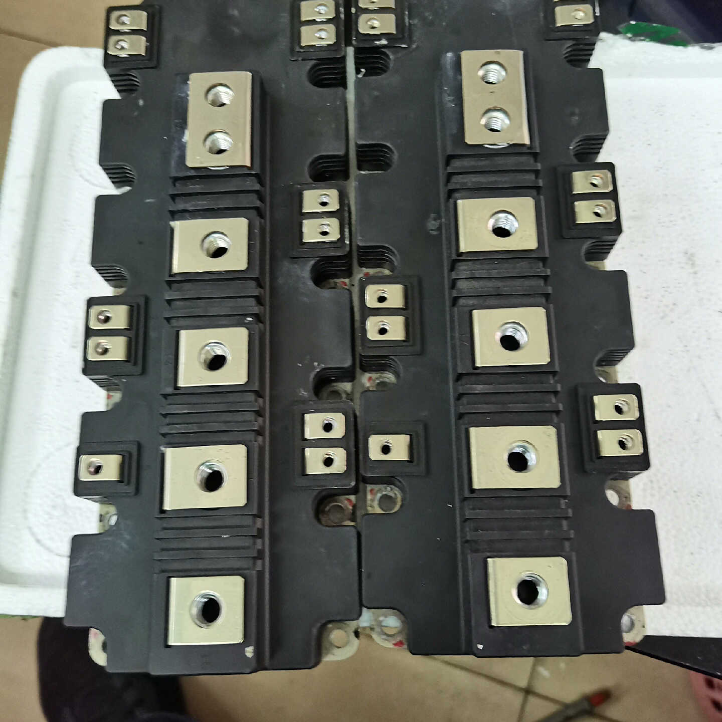 4MBI900VB-120R1-61成色如图：