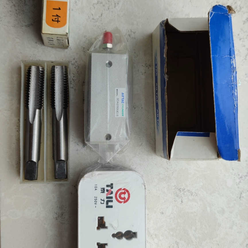 全新亚德客SDAS16*40-B气缸,M16丝锥一套,全新泰