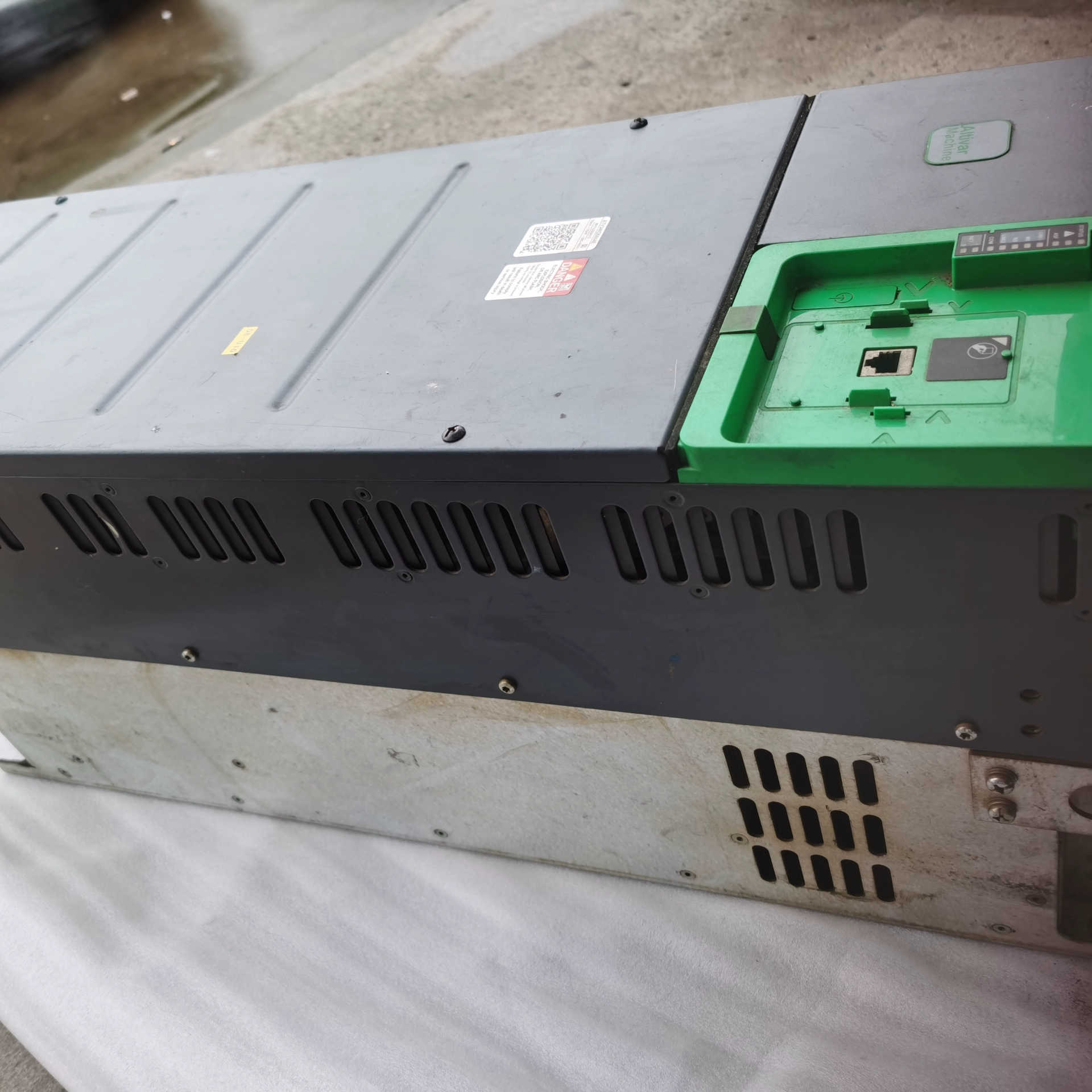 变频器ATV340D55N4E实物拍摄 ，便宜处理，感