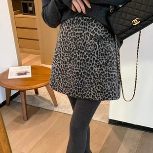 豹纹半身裙女2025年秋冬款高腰显瘦A字短裙复古高级感百搭毛呢裙