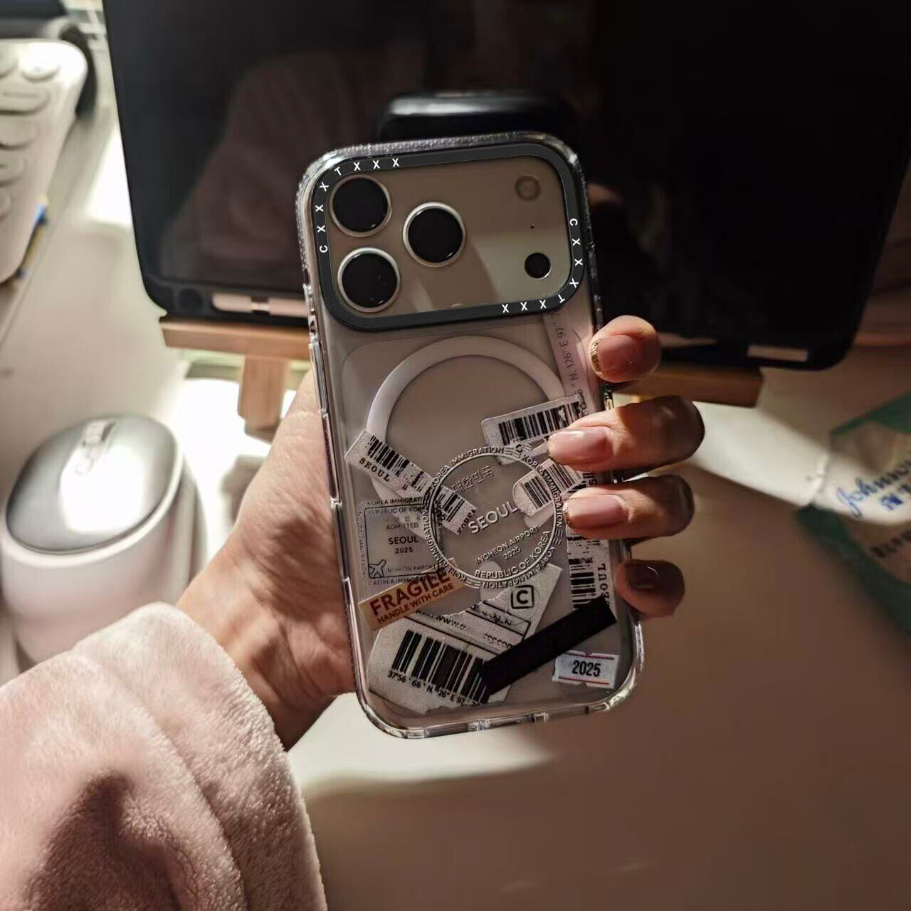 【香港】韩国首尔圣水限定苹果17Promax适用于iPhone16Promax壳15pro时尚简约标签卡通14Pro可爱13/12吸硬壳
