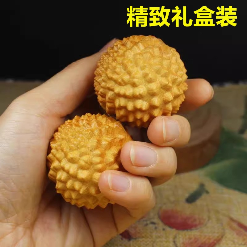 手握健身球老人手球保健手部康复