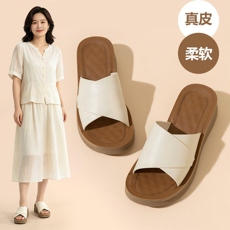 平底中年妈妈拖鞋女夏宽脚外穿休休闲凉鞋