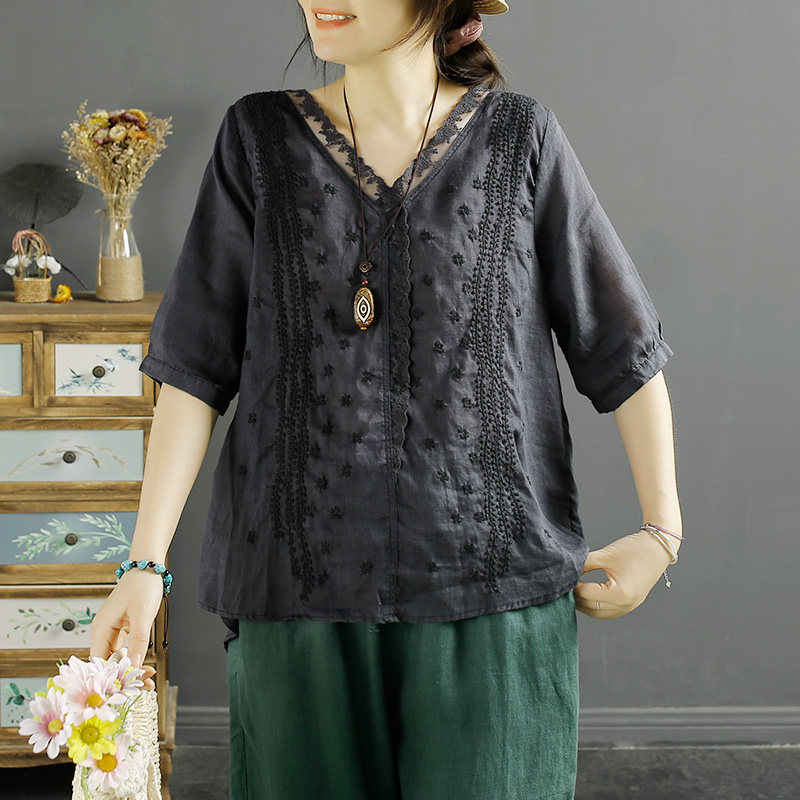 千秋飞燕文艺复古刺绣苎麻小衫女夏季新款宽松V领蕾丝拼接上衣