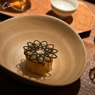 酒店用日式创意陶泥色不规则盘子纯色个性餐厅上菜陶瓷盘复古菜盘