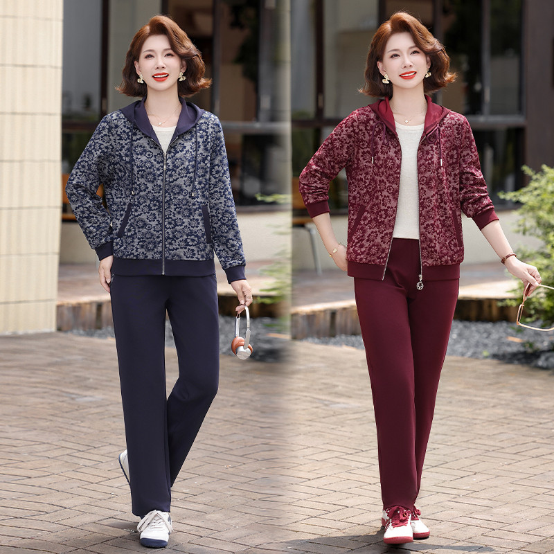 妈妈秋装卫衣外套2026新款中老年运动服套装中年女春秋阔太太上衣