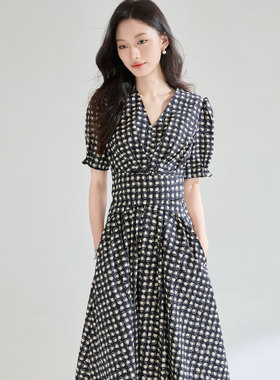 25夏季法式轻奢黑白格纹V领绑带收腰显瘦棉质A字中长连衣裙25318