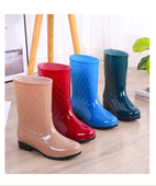 雨鞋 女士中筒保暖秋冬雨靴防滑女式 水靴水鞋 时尚 胶鞋 成人加绒水靴