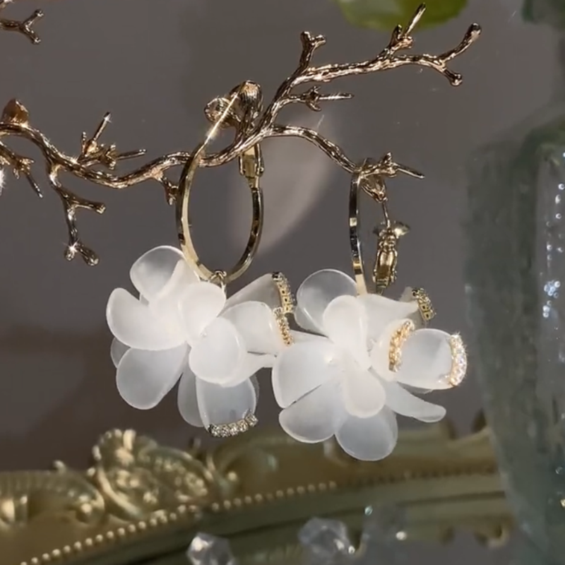 甜美白色树脂花朵耳圈耳饰女