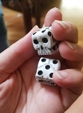 新款白色骷髅骰子游戏新奇休闲玩具创意节庆派对搞怪欧美狂欢爆款