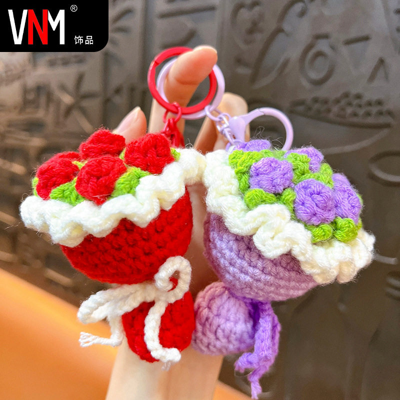 创意新款毛线钩织手捧玫瑰花钥匙扣精致可爱包包配饰情侣礼品