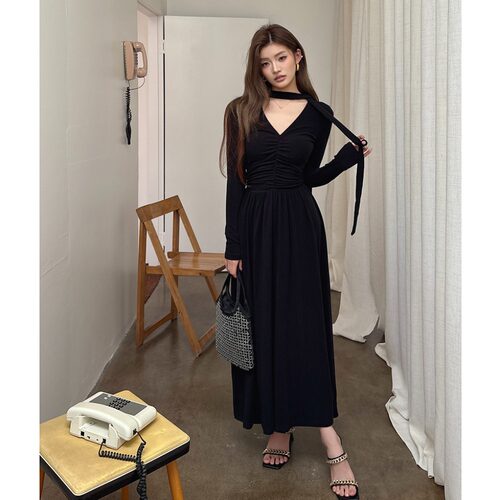 HeartyBite 2025秋冬新款设计感褶皱飘带气质连衣裙女V领时尚修身