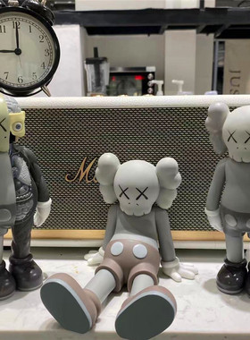 Mand kaws holiday 台北限定公仔玩偶 车载摆件装饰潮牌手办模型