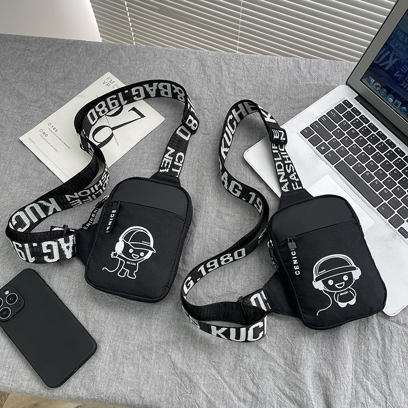 日系个性时尚潮牌新款单肩斜挎包小包胸包休闲背包迷你手机包女包