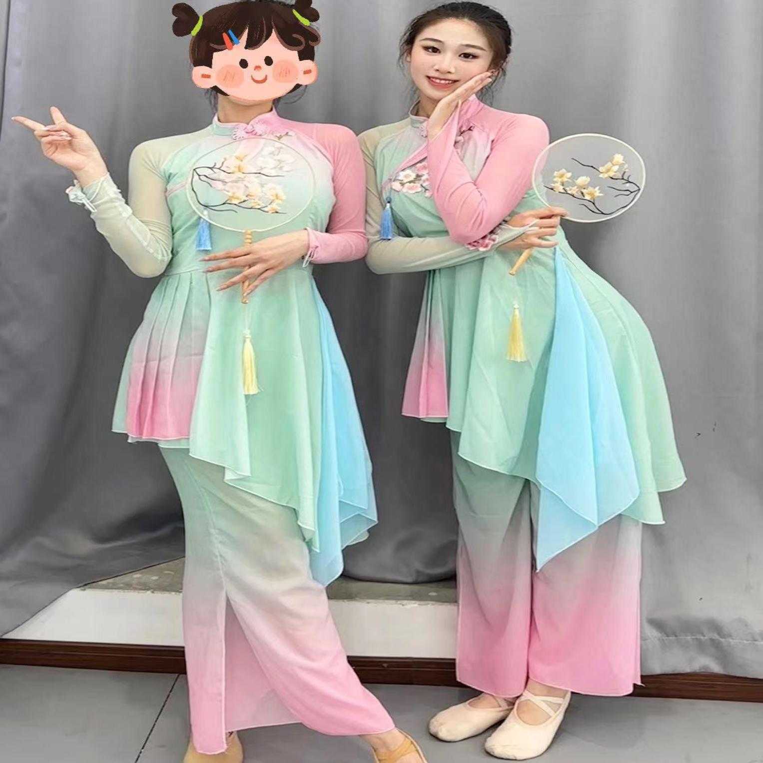 淡妆浓抹总相宜女子古典舞团扇