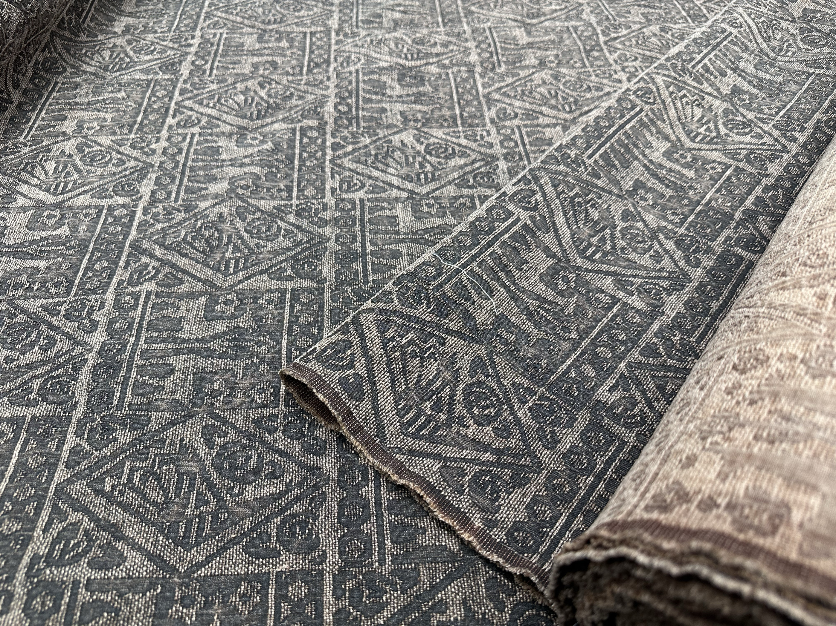 野生柞蚕丝提花小鹿秋冬款面料