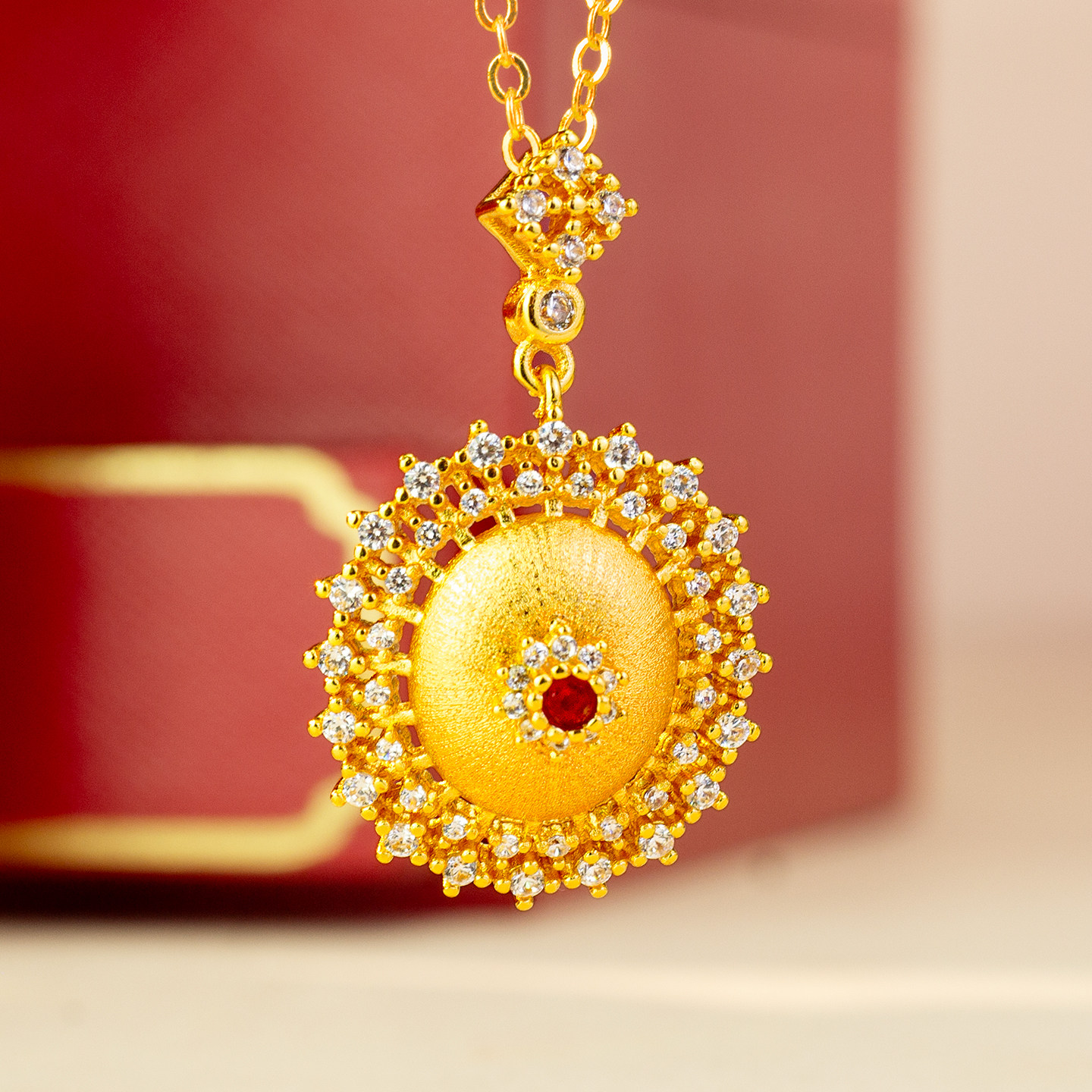 新中式仿金色爆闪镂空拉丝点钻圆形吊坠女款时尚高级感锁骨链饰品