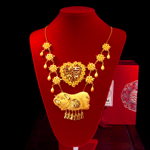 新款仿金订婚假五金爱心喜猪牌项链新娘五金首饰结婚仿真套装道具