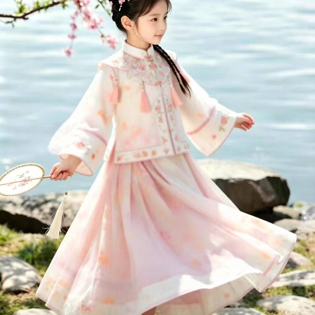 新中式女童刺绣马面裙汉服套装