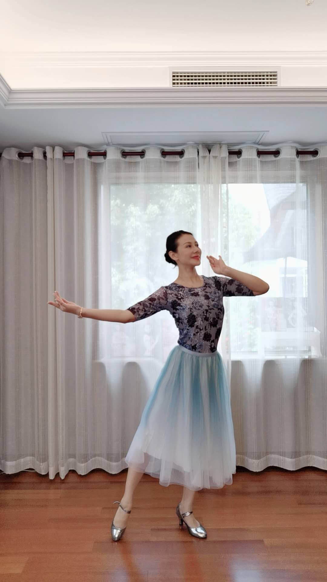 成人舞蹈服女基训芭蕾舞练功服形体教师舞蹈纱衣现代广场舞网纱衣