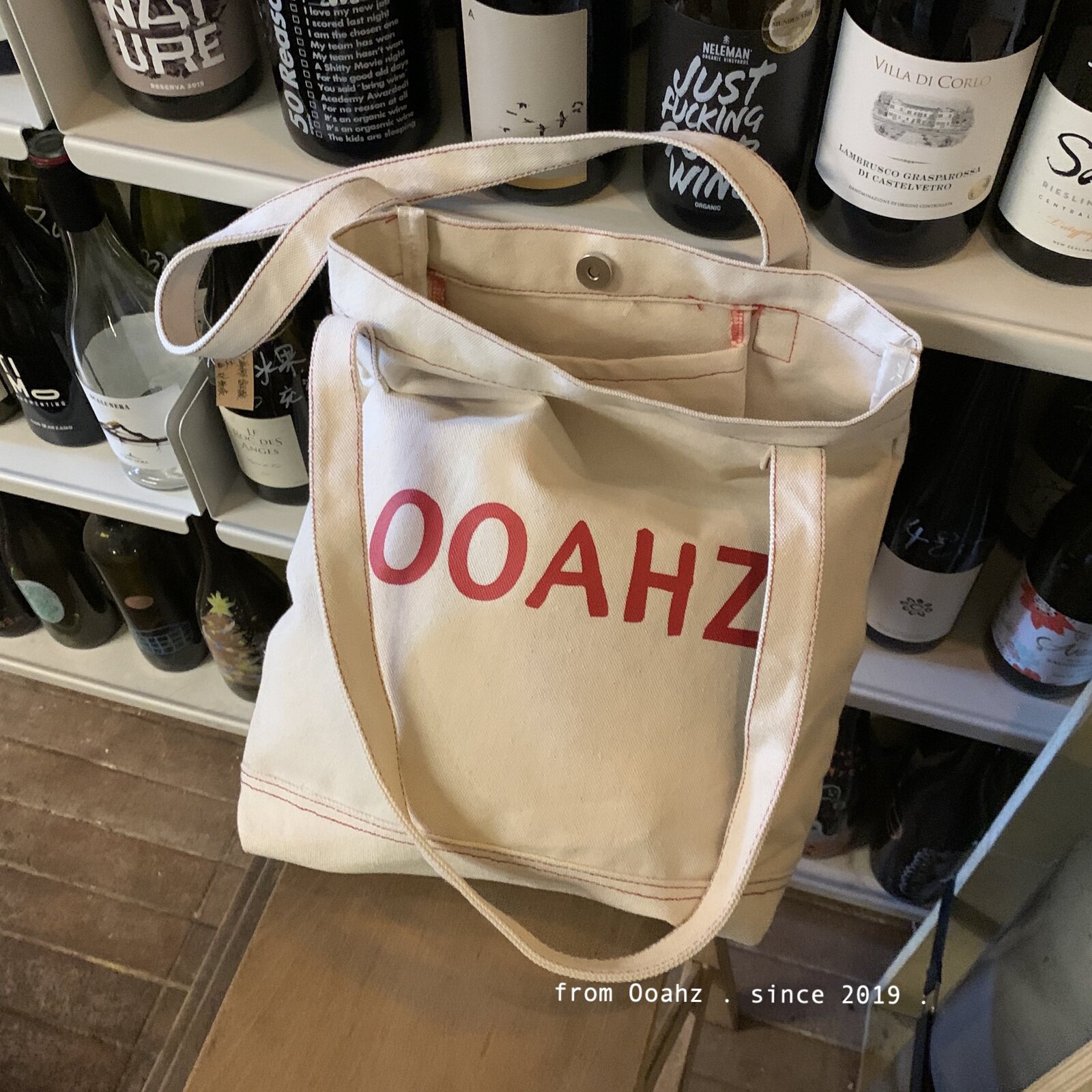 在韩务工!超厚面料~OOAHZ自制红色字母单肩帆布包百搭手提托特包