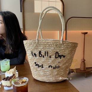 卡农故事 夏日海边手工编织单肩沙滩包 韩国度假风刺绣字母草编包