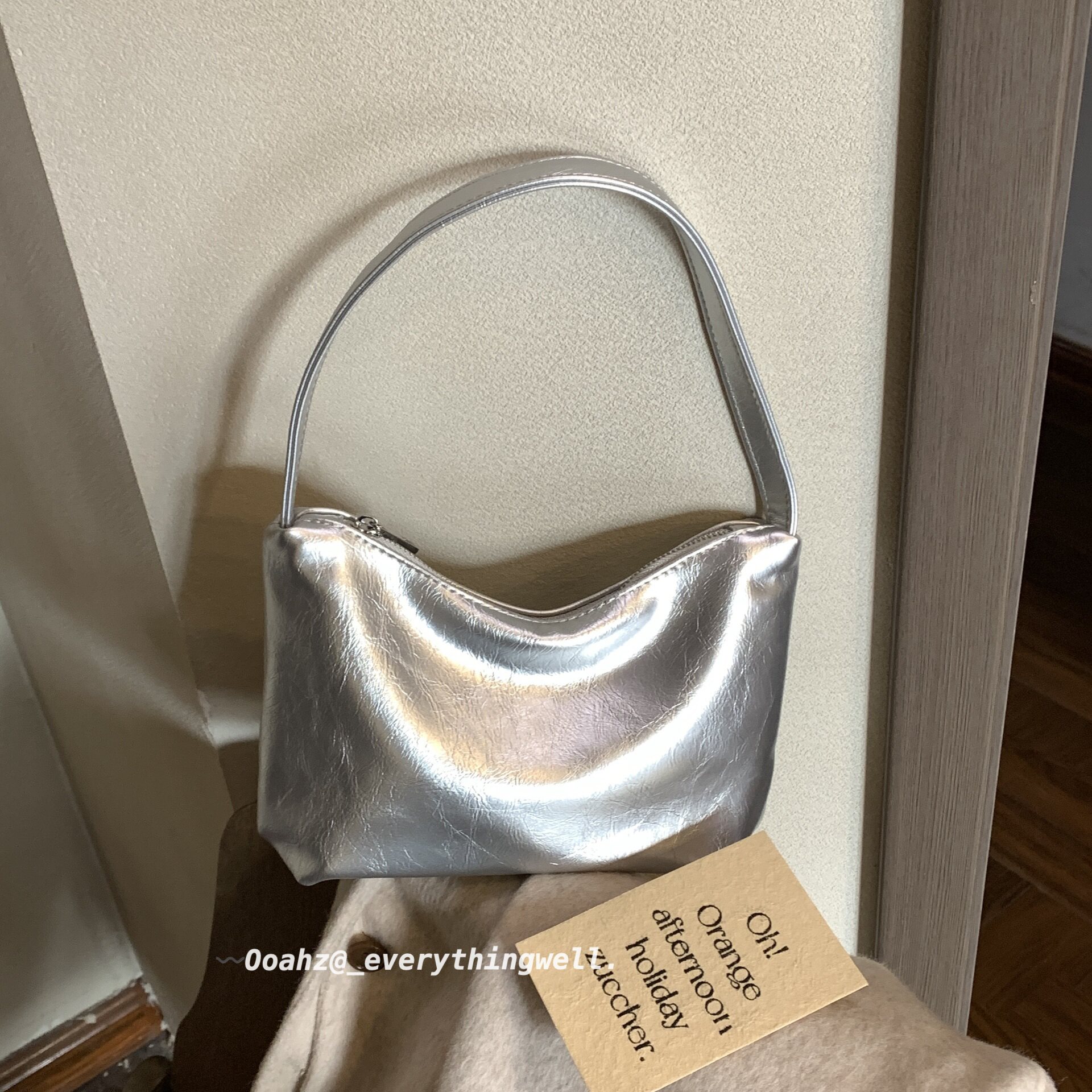 "拉丝银hobo"韩国小众设计腋下包 纹理感小包包银色手提包单肩包
