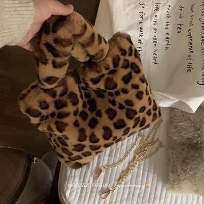 毛绒绒仿獭兔毛豹纹手提包