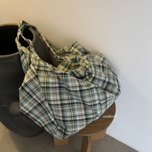 一个大兜~绿色格子布袋包包 大容量休闲慵懒风单肩腋下ins托特包