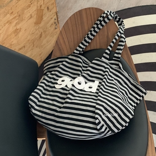 你很good！黑白条纹单肩托特包 大容量上课帆布包休闲敞口字母包