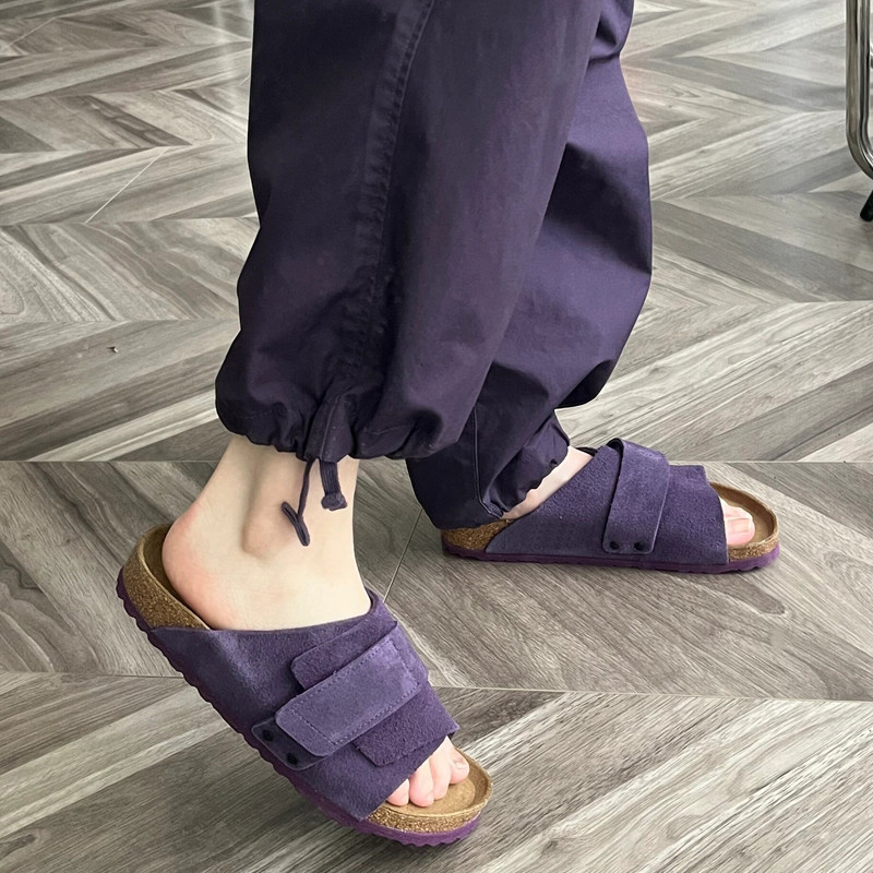 紫色魔术贴勃肯鞋女夏季外穿2026新款真皮厚底沙滩鞋大码一字凉拖