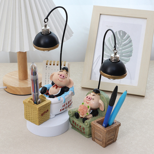 可爱小猪多功能摆件带笔筒小夜灯书房桌面装饰品创意实用生日礼物