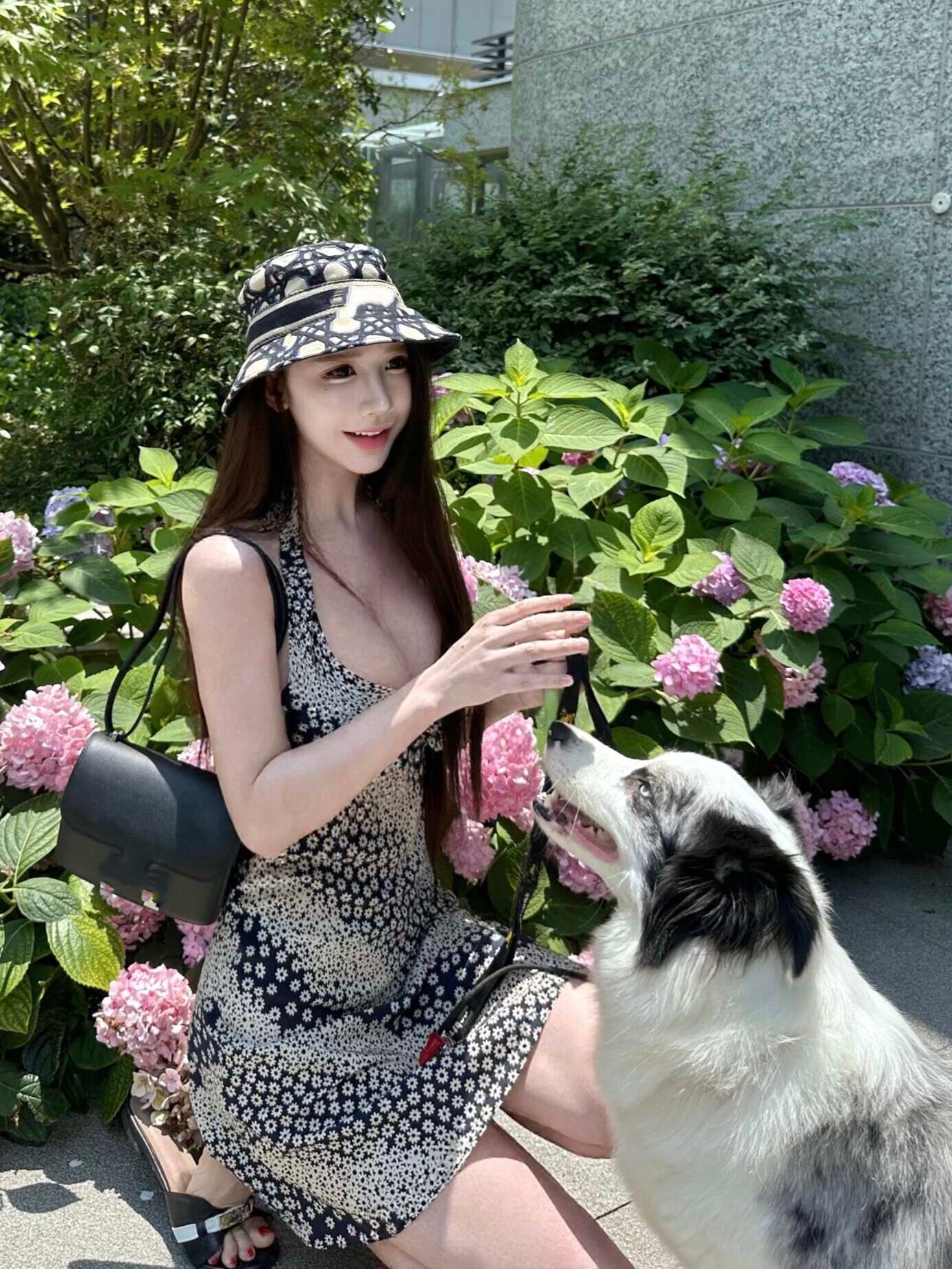 定制款法式性感显身材V领挂脖连衣裙夏季御姐度假修身百搭短裙女