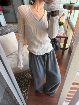 AII-in韩系V领软糯针织打底衫女高级感绒面抗条设计感长袖上衣冬