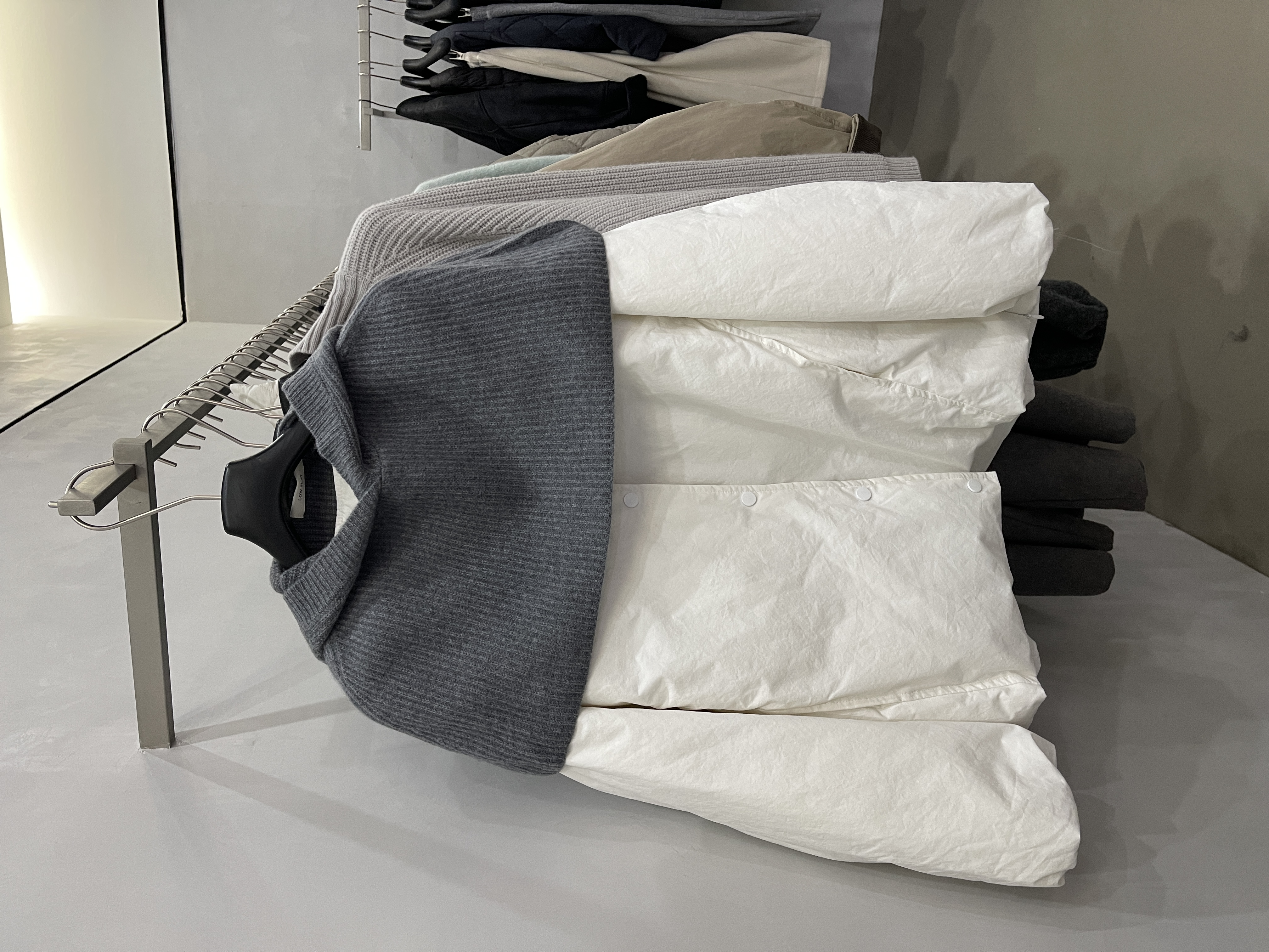 LOW FLAT简约高级宽松一手长铁灰色无领单排扣90白鸭绒羽绒服外套