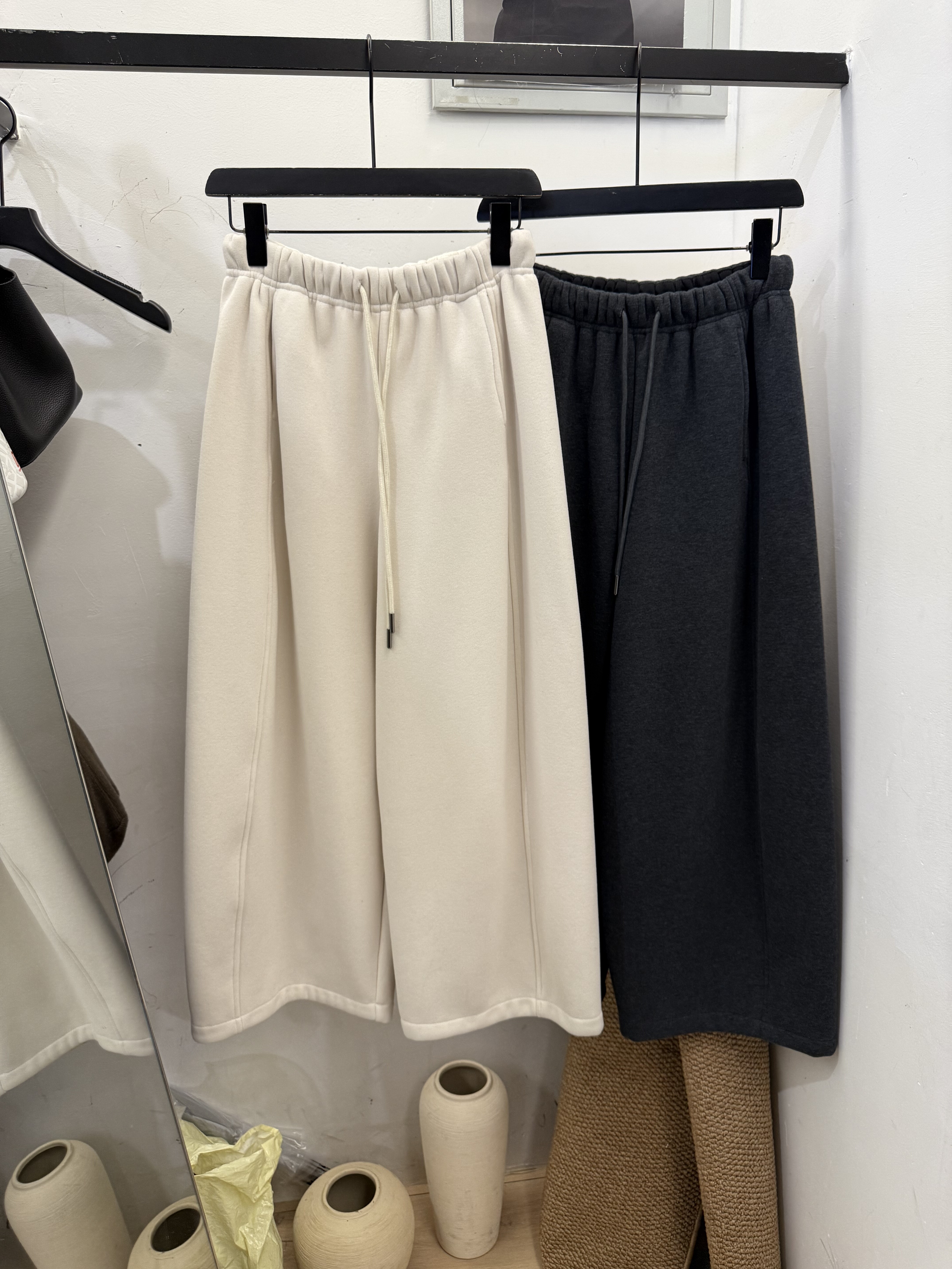 韩系松紧腰抽绳加绒保暖休闲裤女2025冬装小个子垂感阔腿九分卫裤