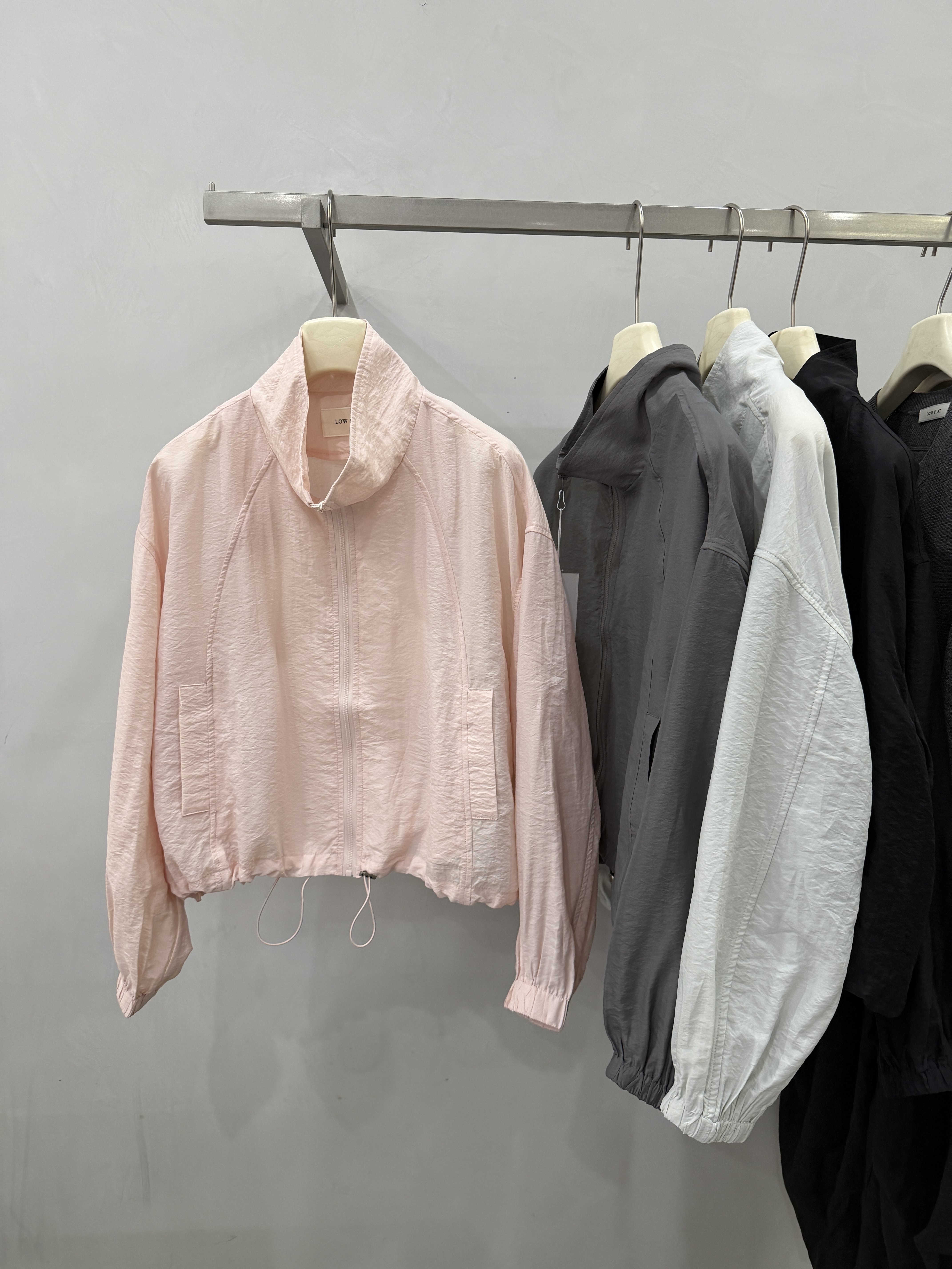 LOW FLAT韩代立领拉链防晒外套女2026新款小个子时髦显瘦夹克上衣