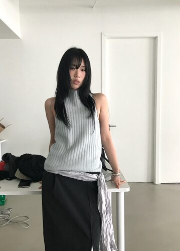 TABLE 韩系极简软糯羊毛半高领无袖竖坑条修身针织女气质纯欲上衣