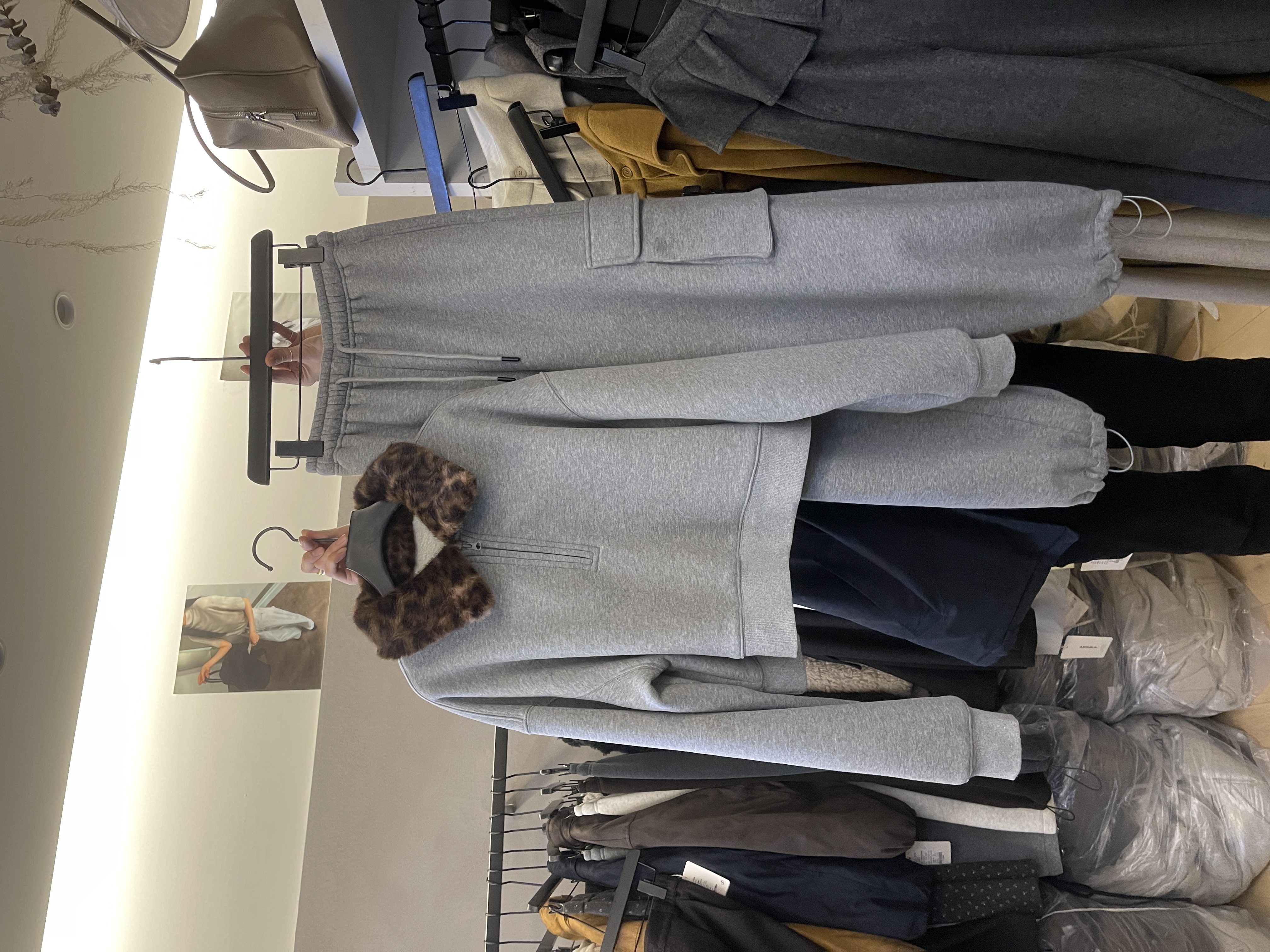 韩系时髦豹纹毛领拼接加绒卫衣+高腰束脚工装裤两件套女时尚套装