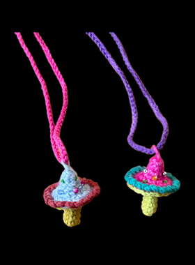 原创纯手工编织毛线创意可爱毒蘑菇装饰项链挂件百搭个性小众饰品