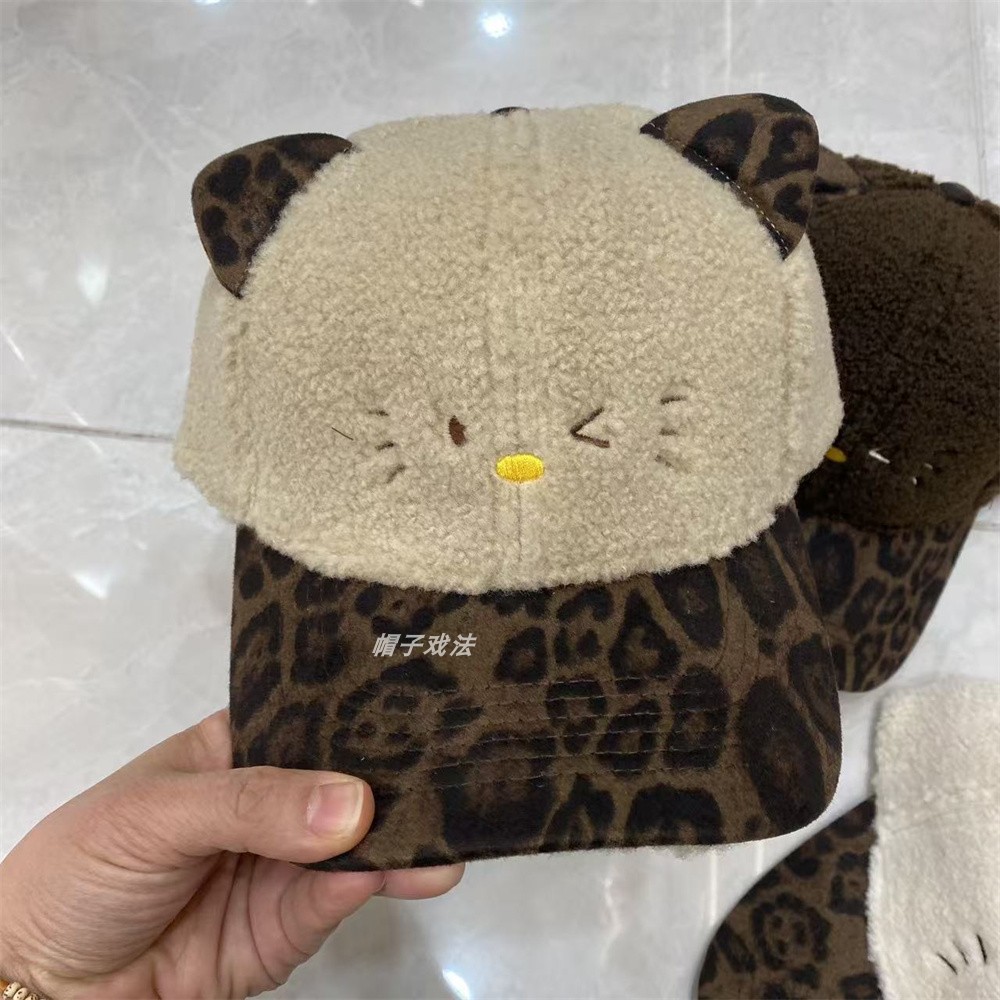 保暖KT凯蒂加宽豹点猫脸刺绣字母耳朵羊羔绒可爱女百搭硬顶棒球帽