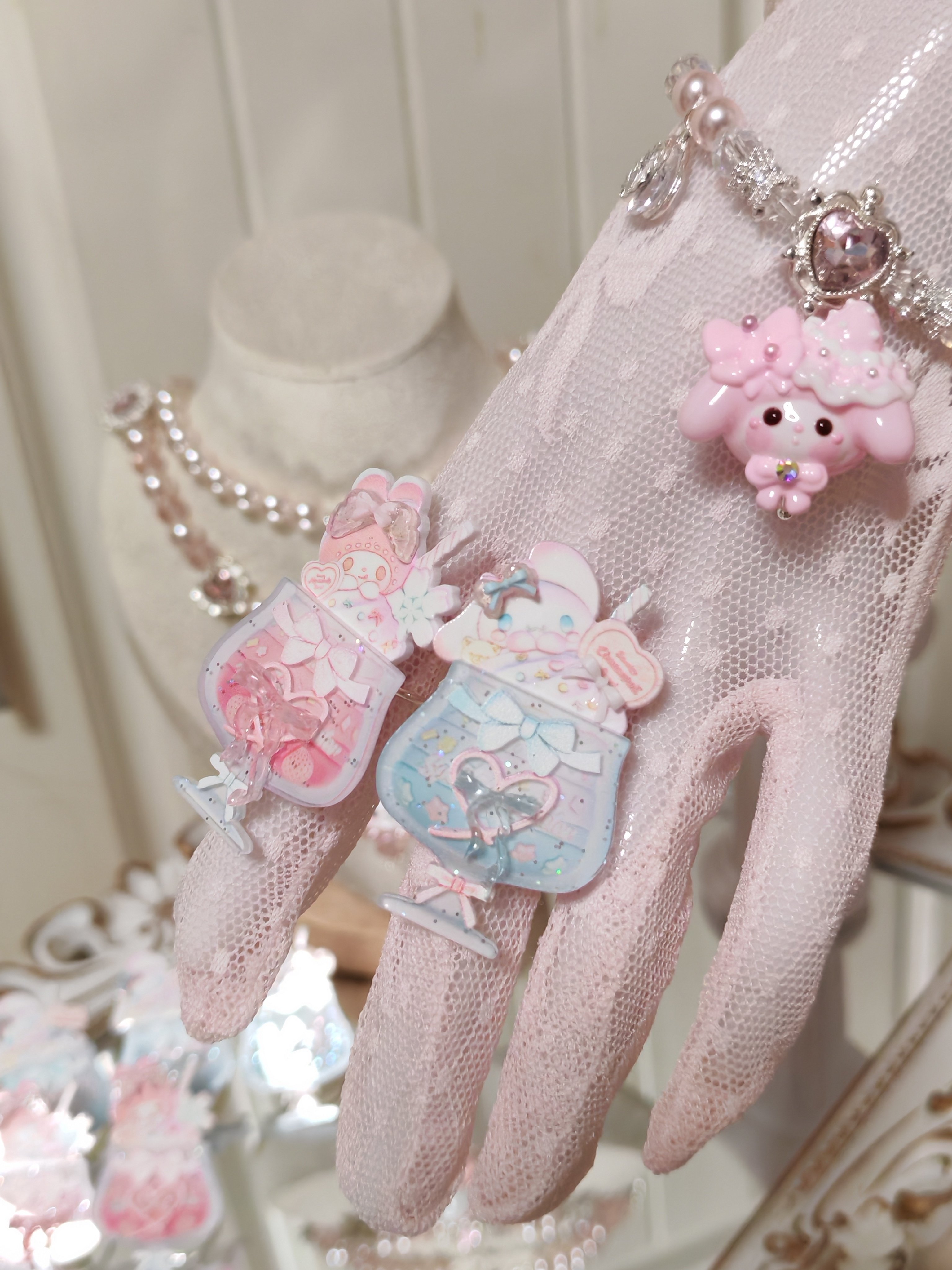 Lolita原创独家三丽鸥美乐蒂玉桂狗蝴蝶结透明细闪芭菲杯手作戒指